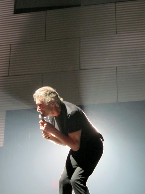 19 Roger Waters The Wall Sydney 2012-02-14.jpg